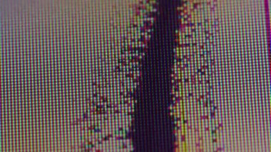 Analog parazit. Ekran çatlağı. Aydınlatılmış siyah kırık cam ekran ve bozuk piksel çizgisi. Başarısız gösteri grunge kipi.