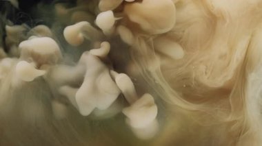 Sis girdabı. Duman bükme. Renksiz bej rengi gri kahverengi sızıntı su bulanık yüzeyi. Fantezi arka plan sıvısı soyut sis deseni.