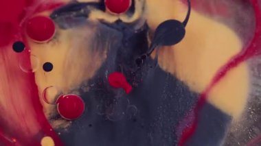 Duvak emülsiyonu. Düşürme katmanı karışımı. Su jölesi akrilik boya yayılıyor. Duman mermer sıvısı etki ediyor. Tepki sanatı. Şeffaf opak dönüşüm bileşeni.