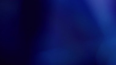 Odaklanmamış renk fişeği. Işıldayan tayf. Soyut aydınlatma gölgeleri. Kesişen ışınların etkisi. Atmosfer taşması girişi bulanıklaştırdı.