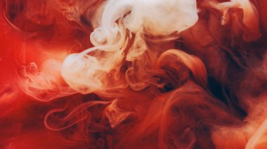 Bulut boyası. Sis mürekkebi akışı. Renk pigmentleri bulanık çekim akışını eritiyor. Sanat patlaması turuncu kahverengi duman sıvısı karışımı soyut arkaplan.