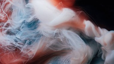 Boya bulutu. Odaklanamayan akış. Renkli pigment dumanı yüzen sanat eseri karışımı. Akışkan duman akışı soyut sihirli kara fon.