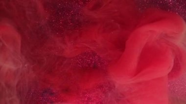 Parlak resim. Duman buharı. Suyun altında dönen renkli sis pigmenti. Modern soyut mor mürekkep arka planında parlak kırmızı turuncu.