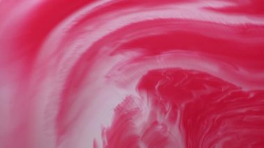 Emülsiyon suyu. Akrilik dökümü. Odaklanmamış kırmızı kırmızı renkli mermer rengi mermer desen sıvısı soyut sanat arka planında hareket ediyor.