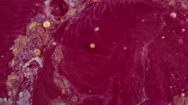 Boya akıyor. Difüzyon yağı mürekkebi. Dalga jet dokusu. Yuvarlak jel baloncukları. Kimyasal işlem kırmızı arkaplan kombinasyonu. Sanat pürüzsüz karışım.