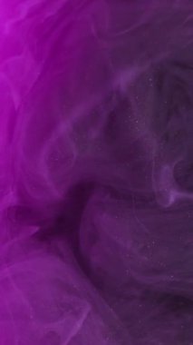 Dikey video. Işıltılı sis girdabı. Mürekkep sıçraması. Odaklanmamış pembe renk parıldayan doku buharı girdap hareketi soyut sanat arkaplanı.