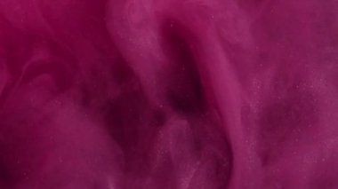 Pembe sis. Parıltı akıyor. Gül yoğun sis dalgaları kaotik bir şekilde salınır. Odaklanamayan bulutlu mermer boya köpüklü su soyut arka planında kıvrılır..