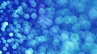 Bulanık pırıltı. Mavi işaret fişeği. Hafif dekoratif parlak renkler taşar. Mutlu gün ışığı pastel renkler şenlik arka planı.