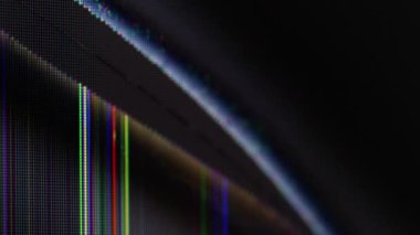 Piksel hatası. Üst üste izleme. Kırık renkli bulanık çizgilerle aydınlatılmış siyah kırık cam ekran. Başarısız gösteri grunge kipi.