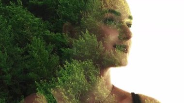 Doğal siluet. Güzellik bakımı. Organik kozmetoloji. Mutlu, kendine güvenen yeşil ormanda çift pozlu yeşil orman beyaz fotokopi arka planında izole edilmiş bir dış hatla karşılaşıyor..