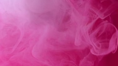 Sis bulutu. Puslu fantezi. Odaklanmamış pembe sis dumanı boya mürekkep buharı sıvı duman sıvısı soyut sanat ışığı arka planında ışıldıyor.