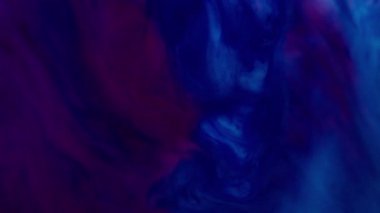 Grunge mermeri. Mor dalga. Mor pembe rengin tuhaf, pürüzsüz akışı. Enamel yağı çözünmüş sıvı ve farklı renk boya sanat dokusu..