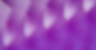 Soyut lazer ışığı. Bulanık, parlak arka plan. Odaklanmamış mor renkli lens parıltı parıltı parıltı parıltı parıltı desen aydınlatılmış sanat üzerine yayılıyor.