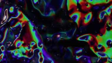 Holografik sıvı. Bulanık hareket eden parçacıklar. Odaklanamayan sızıntı, çok renkli yeşil ışınlar gökkuşağı titreşimleri, soyut sanat ışığı arka planında yanıp sönen lensler..