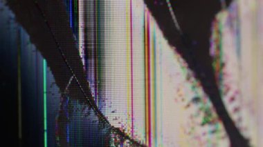 Ekran arızası. Saptırılmış analog. Modern hasarlı ekran dokusu gökkuşağı bulanık piksellerin dijital gürültüsüyle bozuluyor. Siyah kısmi dolgu.