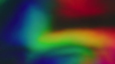 Gökkuşağı merceği parlıyor. Bulanık ışın titreşimi. Odaklanamayan sızıntı, soyut sanat ışığı arka planında çok renkli, yeşil, canlı ışınlar gradyanı.