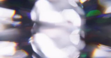 Çember ışığı. Bulanık parıltı. Odaklanmamış mavi turuncu rengin yanıp sönmesi soyut arkaplanda yüzen optik yansıma.