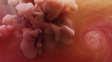 Duman patlaması. Bulut dokusu. Soyut sanat arka planında sıvı ruhani dumandaki mor boya pigmenti sıvısı mürekkebi..