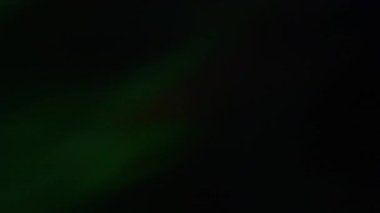 Bulanık çok renkli parıltı. Kıvılcım dokusu. Odaksız sızıntı. Sarı ışınlar. Gökkuşağı titreşimleri..