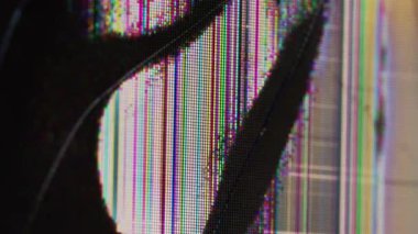 Ekran arızası. Kırık doku. Çarpışan camların altına siyah mürekkep dökülmüş. Arızalı görüntü arkaplanının dijital arızasını kapat.