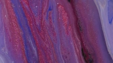 Leke sızıntısı. Parlak mürekkep. Odaklanmamış pembe mor renk parlak toz cilası sıvı pigment karışımı soyut arkaplan.