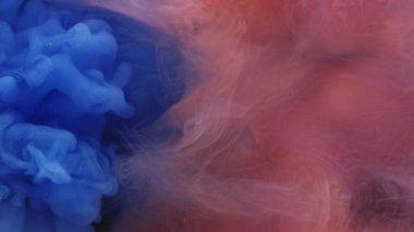 Ruhsal buhar. Arkaplanı boya. Odaklanmamış mavi turuncu renk sis deseni kimyasal sis suyu soyut koyu siyah sanat üzerinde hareket ediyor.