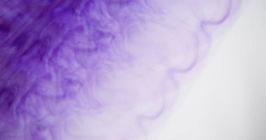 Mor sıçrama. Odaklanamayan buharlı doku. Bulanık soyut bokeh ışık modern arkaplan üzerinde yanıp sönen leylak beyaz renk.