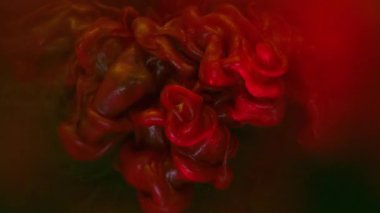 Parıltı dalgası. Duman mürekkebi. Kırmızı turuncu toz pigmenti akışı siyah gri suda çözünür. Işıl ışıl parlayan sıvı, soyut sanat arkaplanı.