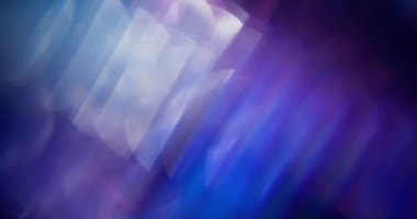 Parıltı yansıması. İşaret fişeği. Mavi mor renk sıvı güzel lens soyut bokeh ışık arka planında parıltı hareketi.