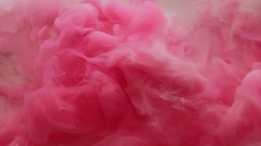 Mürekkep damlası su. Renk sıçraması. Soyut sanat yaratıcılığı arka planında dönen odaksız pembe boya dokusu kimyasal bulut sıvısı akışı.