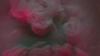 Pürüzsüz sis. Parlayan toz. Mor gri bulut kaynama dumanı. Mistik yüzey soyut arkaplan renk buharı boya karışımı bulanık su.