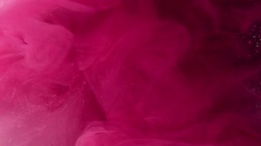 Pembe akış. Kasırgayı boya. Magenta suluboya dalgalanan akarsu koyu soyut arka planda. Mistik sisli duvak çözüldü.