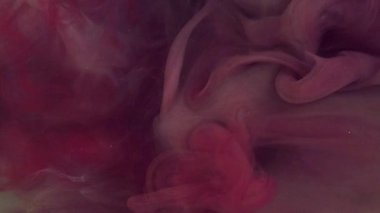 Sis sıçradı. Sis dokusu. Odaklanmamış kırmızı sisli boya mürekkep buharı sıvı duman bulutu soyut yeşil sanat arka planında parıldıyor.