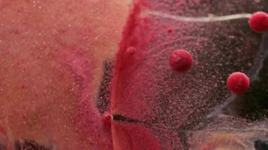 Fantezi emülsiyonu. Parıldayan baloncuk. Renkli jel boya damlaları. Renkli boya. Renkli boya karışımı..