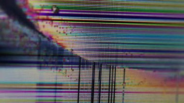 Dijital gürültü. Ekran hatası. Piksel ızgara renk örgüsü ile bozulmayı göster. Arıza çizgilerinin bozulmuş odaklanmış yapısı titreşen yüzey.