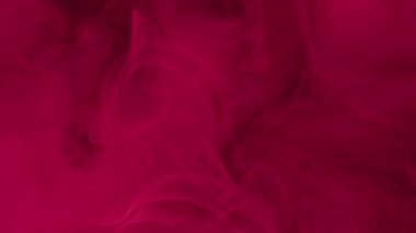 Mistik boya. Magenta akışı. Sis rengi bulanıklık ve soyut bir arka plan. Mürekkep dumanı suda çözünür. Küçük pembe parçacıklarla karışır..