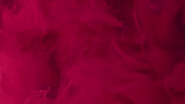 Hava rengi boyası. Parıldayan sis. Soyut mor sanat arka planında çözünmüş kırmızı sis mürekkep buharı sıvı köpüklü duman suyu.