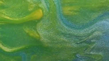 Dalga düşüşü. Asit sıvısı. Odaklanamayan sarı mavi renkli parlak, emülsiyon kimyasal mermer doku soyut arkaplanda yüzüyor..