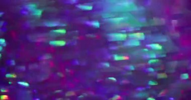 Odaklanmamış parıltı rengi. Yanıp sönen ışık. Çok renkli mavi desenli, soyut optik arka planda parlayan ışıl ışıl parlayan parlak mercek..