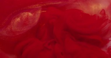 Duman boyası. Buhar bulutu. Su akrilik ışıltılı parçacıklar soyut arkaplanda uçuşurken odaksız kırmızı renk sıçraması.