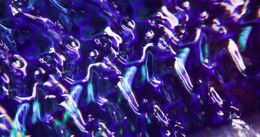 Detayları anlat. Odaklanmamış neon ışığı. Parıltı parçacıkları mavi mor ışıklı bulanık bokeh arka planda parlıyor.