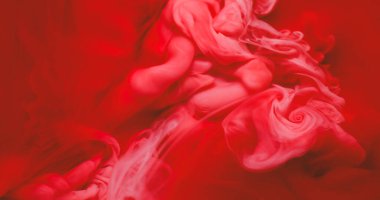 Mürekkep suyu. Sis dalgası. Soyut arkaplanda dönen pembeleşmiş kırmızı kırmızı sıvı partiküller kimyasal duman akrilik madde.