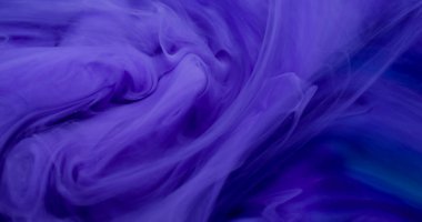 Sis mürekkebi. Akrilik pigment. Odaklanmamış mor renkli su kimyasal partikülleri soyut sanat arka planında hareket eden sis emülsiyonu.