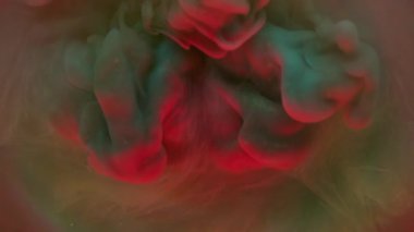 Duman fırtınası. Parıldayan patlama. Renkli grunge pigmenti mürekkebi dökülmüş. Kırmızı gri mavi neon bulanık soyut su arkaplan dokusu.