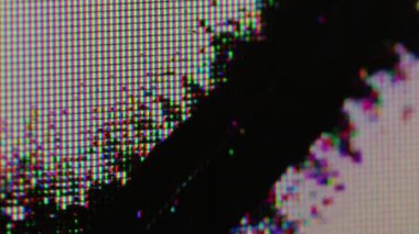 Analog parazit. Hasarlı görüntü. Kırık cam ekran grunge pikselleri siyah sıvıyla dolu. LCD plazma TV 'nin ıslak hata yüzeyi.