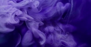 Bulut mürekkebi. Karışım akışı. Odaklanamayan mavi mor renkli duman dokusu soyut arkaplana dökülen kimyasal sıvı partiküller..