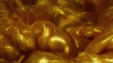 Su yaprakları. Duman sıçrat. Odaklanmamış altın sarısı renkli boya gül çiçeği soyut sanat arka planında parlayan doku bulutu..