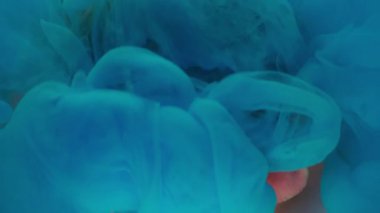 Mürekkep dalgası. Çiçek çemberi. Odaklanmamış kırmızı turuncu çerçeve duman bulutu dokusunda gül tomurcuğu girdap sanatı soyut arkaplan.