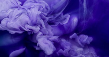 Bulut mürekkebi. Karışım akışı. Odaklanamayan mavi mor renkli duman dokusu soyut arkaplana dökülen kimyasal sıvı partiküller..