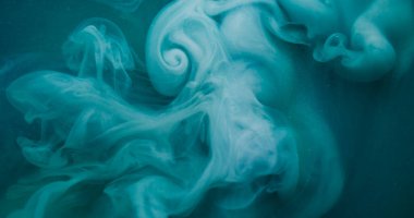 Mürekkep suyu. Boya karışımı. Odaklanmamış yeşil renk buharı. Soyut sanat arka planında çalışan kimyasal parlak madde..